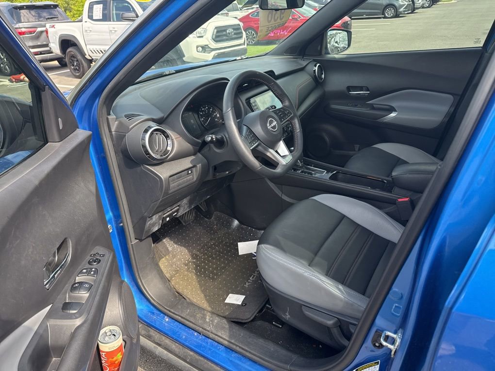 Used 2023 Nissan Kicks SR w/ SR Premium Package FWD image 6