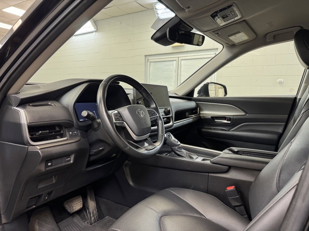 Used 2024 Toyota Grand Highlander XLE image 12