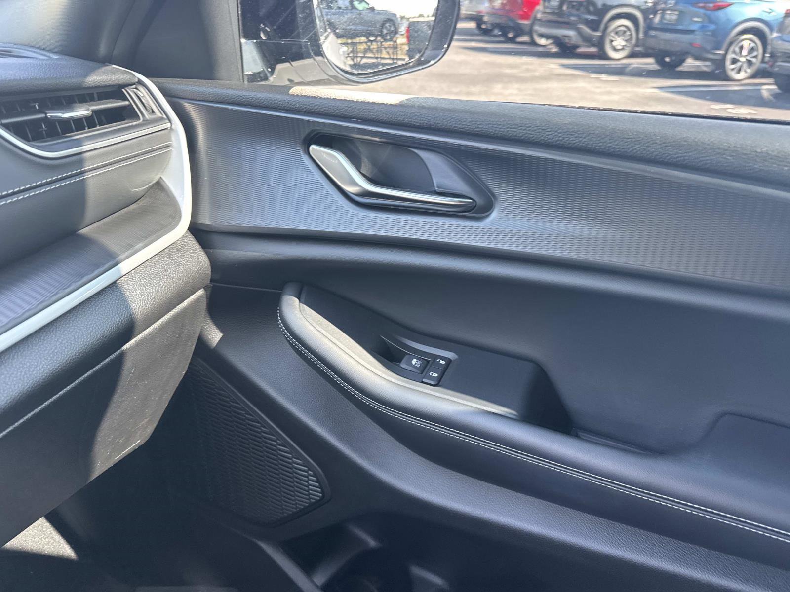 Used 2024 Jeep Grand Cherokee Altitude image 20