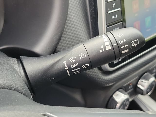 Used 2021 Nissan Kicks S FWD image 13