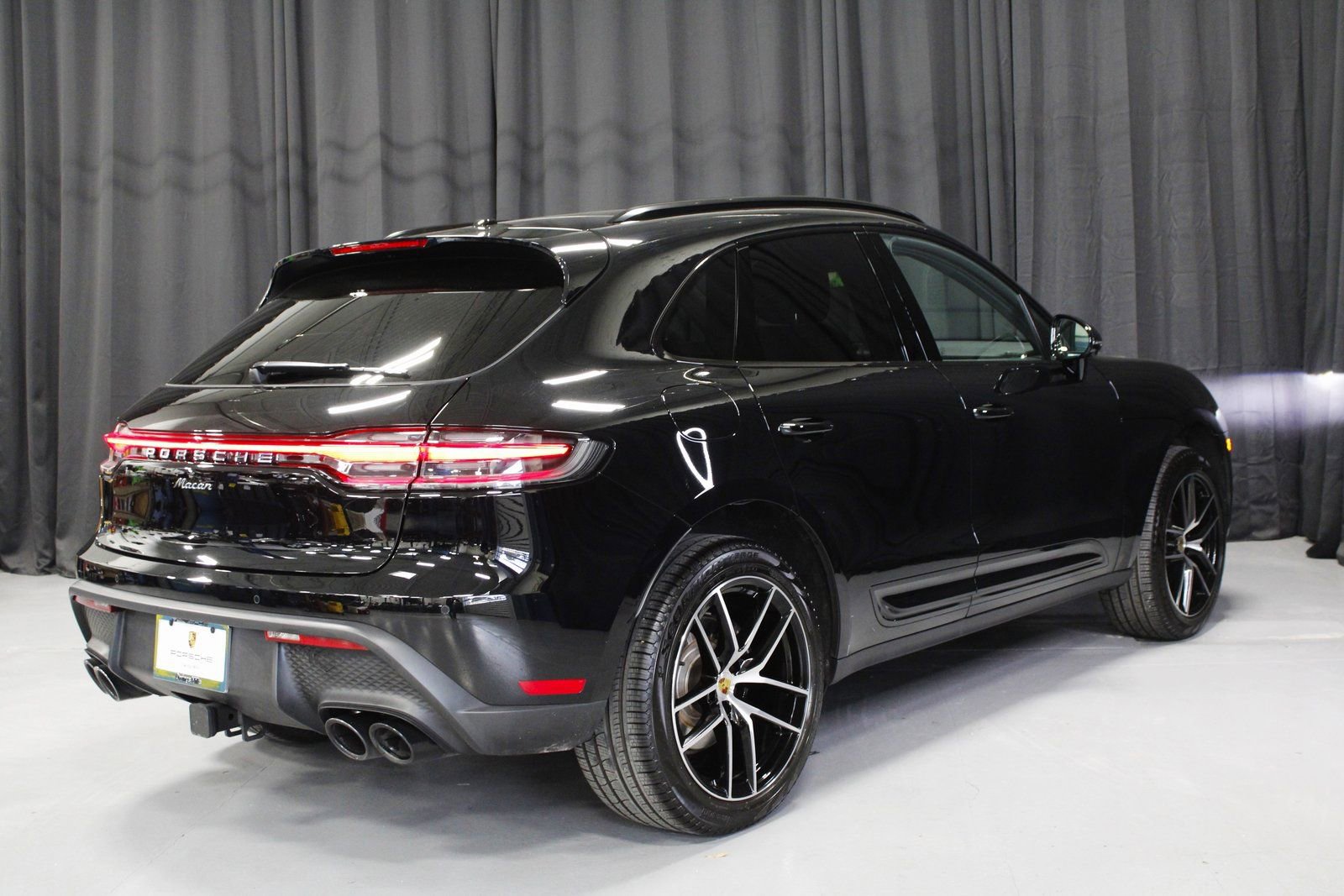 Certified 2025 Porsche Macan image 7