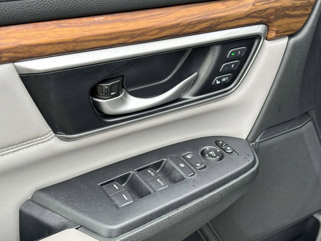 Used 2018 Honda CR-V Touring image 14