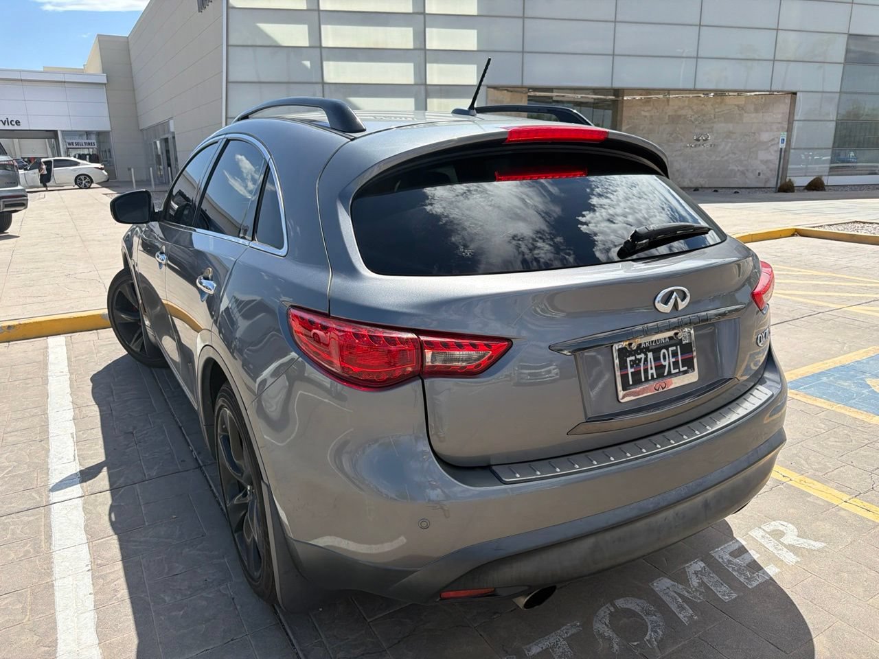 Used 2015 INFINITI QX70 AWD w/ Premium Package image 7
