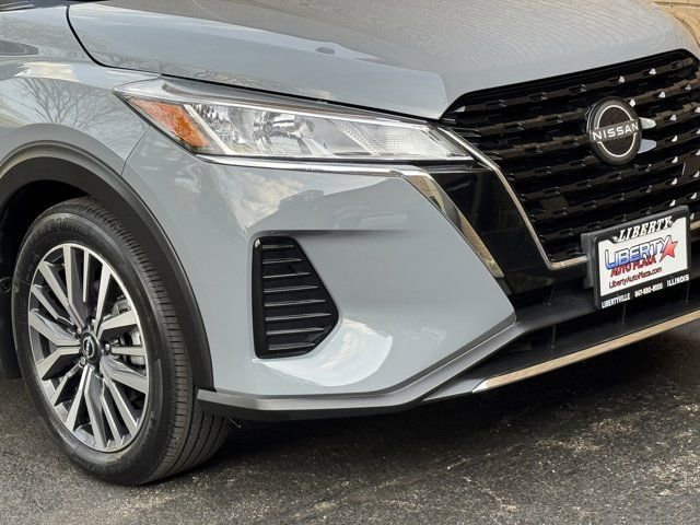 Used 2024 Nissan Kicks SV FWD image 3