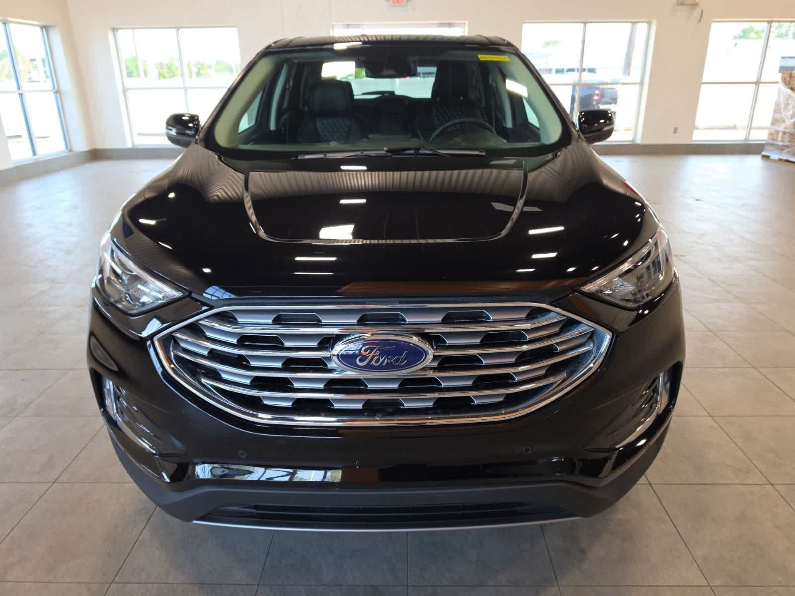 Used 2024 Ford Edge Titanium AWD/4WD image 3
