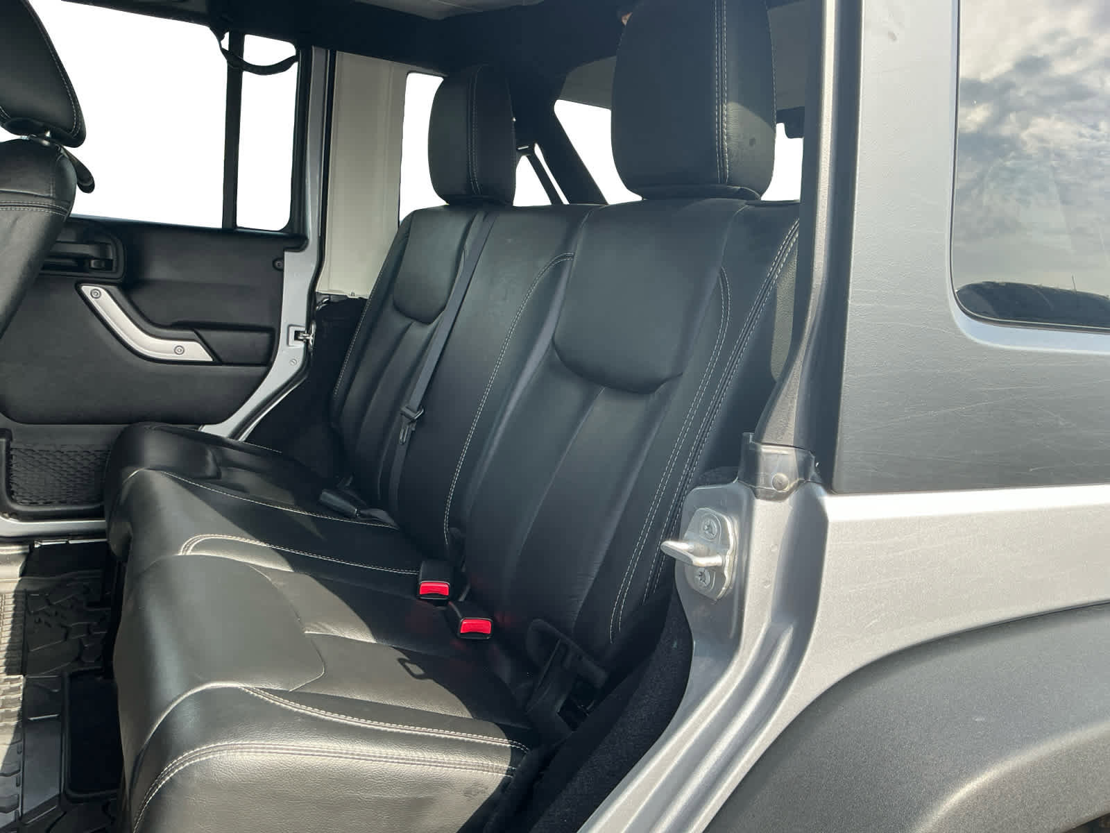 Used 2014 Jeep Wrangler Unlimited Rubicon image 12