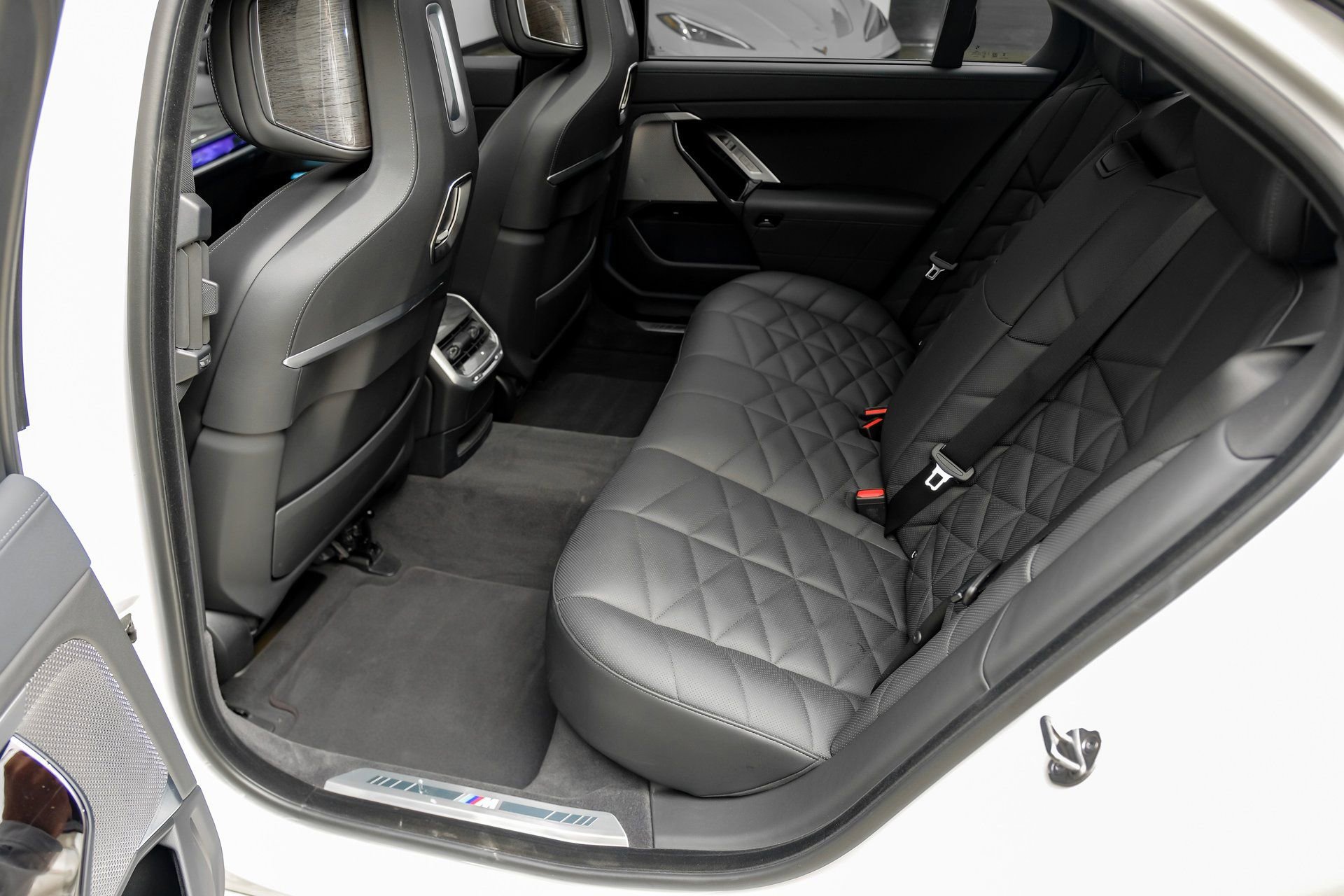 Used 2024 BMW 740i w/ Premium Package 2 image 48