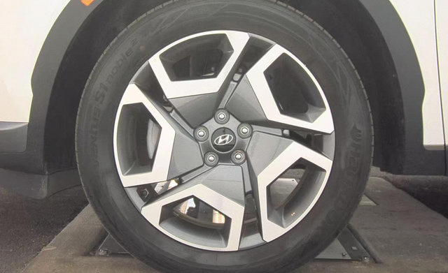 Used 2025 Hyundai Palisade Limited FWD image 3