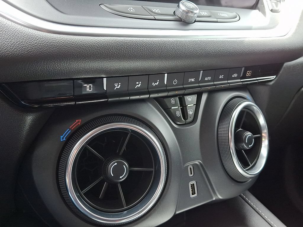 Used 2023 Chevrolet Blazer LT AWD/4WD image 17