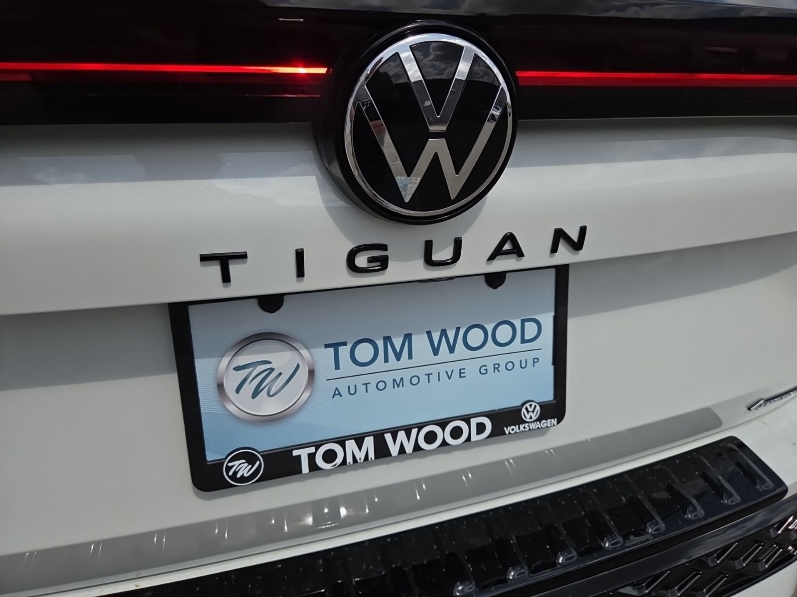 New 2026 Volkswagen Tiguan SE R-Line AWD/4WD image 8