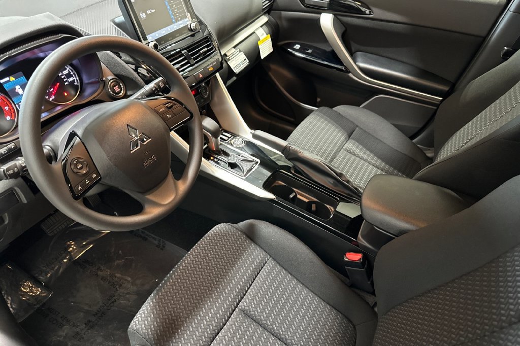 New 2026 Mitsubishi Eclipse Cross LE AWD/4WD image 4
