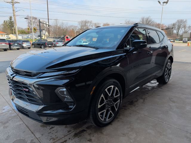 Certified 2025 Chevrolet Blazer RS FWD image 3