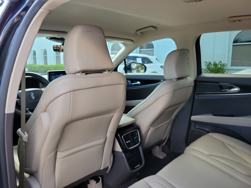 Certified 2022 Lincoln Nautilus FWD w/ Premium Package image 9
