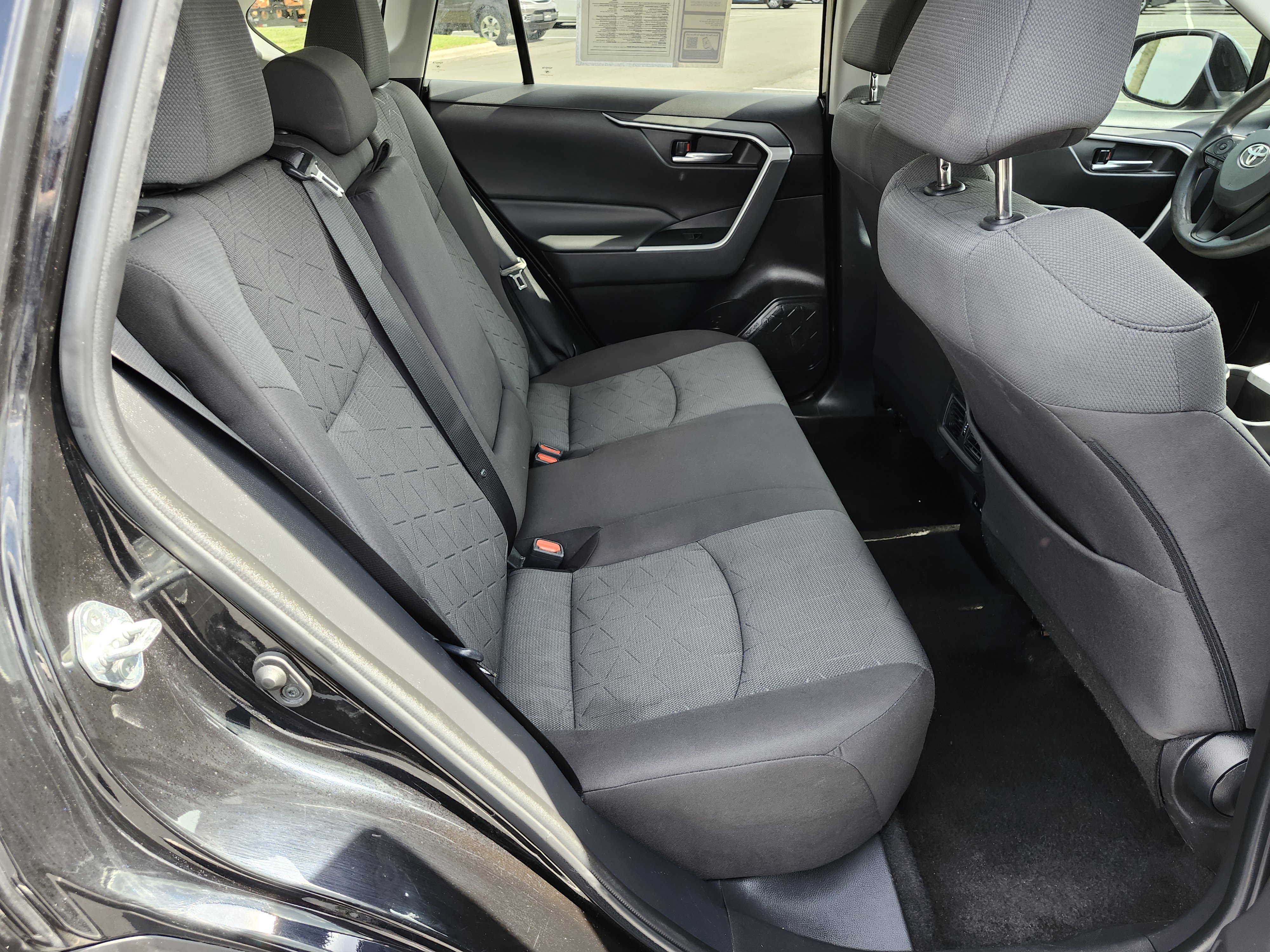 Used 2022 Toyota RAV4 XLE AWD/4WD image 17
