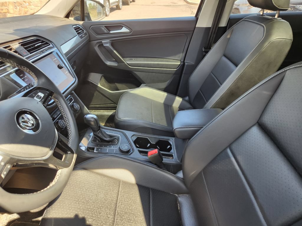 Used 2021 Volkswagen Tiguan SE w/ Panoramic Sunroof Package AWD/4WD image 11