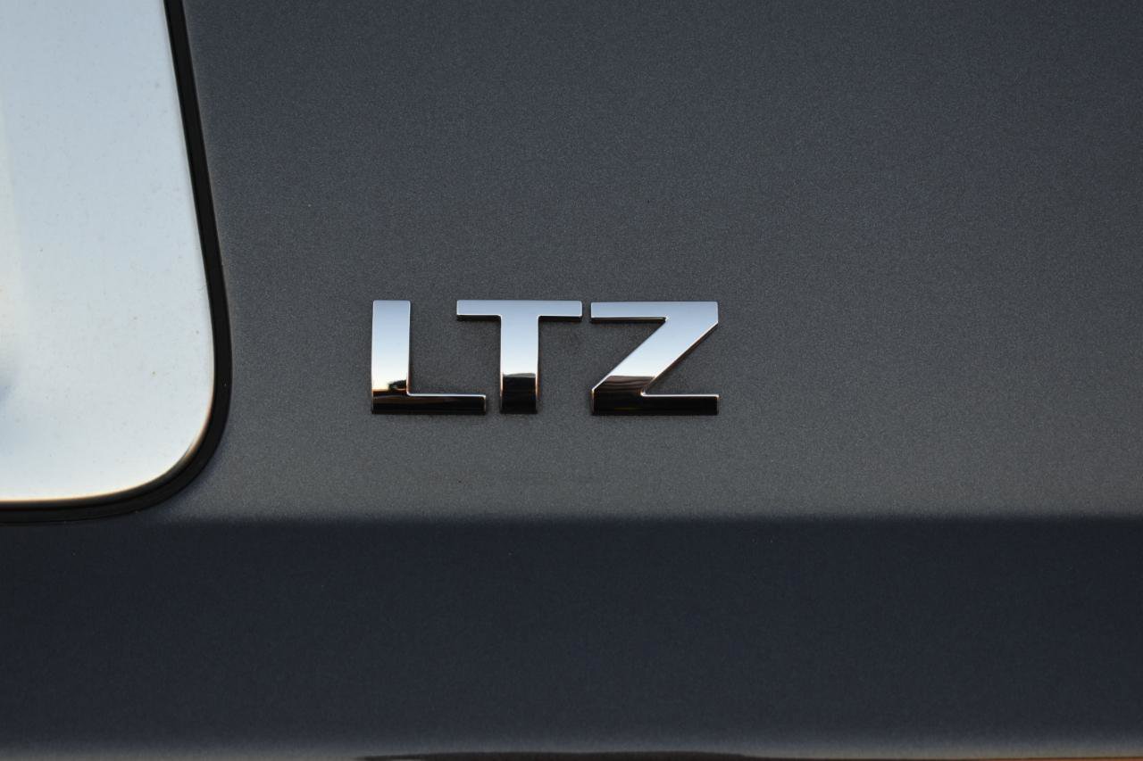 Used 2015 Chevrolet Suburban LTZ image 53