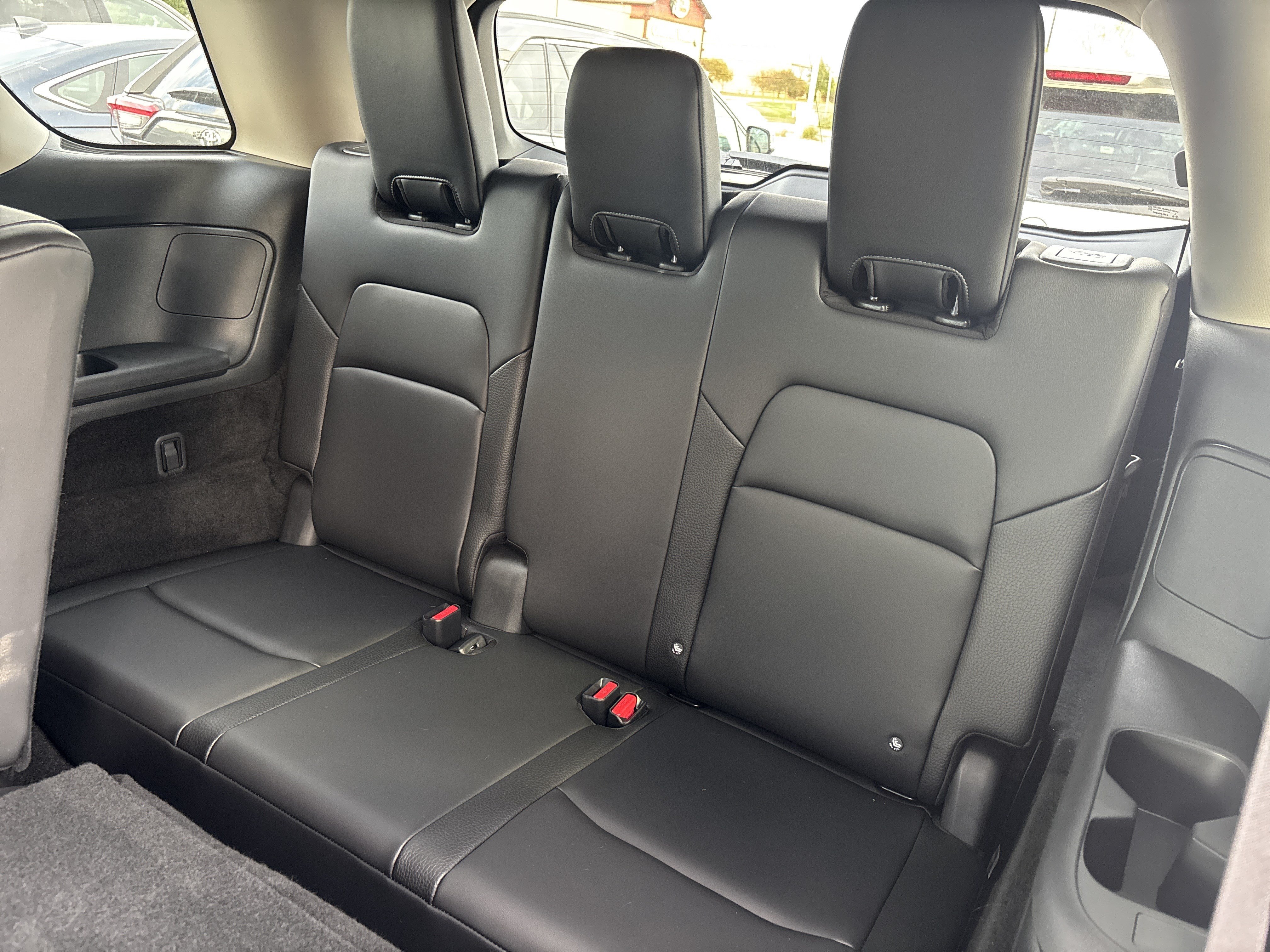 Used 2025 Nissan Pathfinder SL AWD/4WD image 30