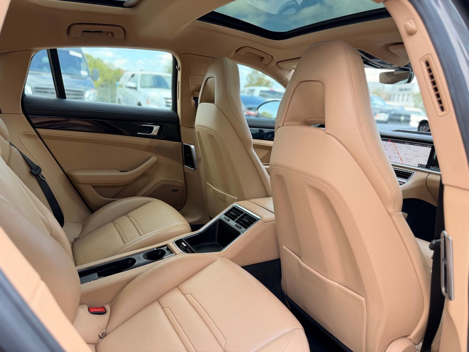 Used 2018 Porsche Panamera 4 image 30