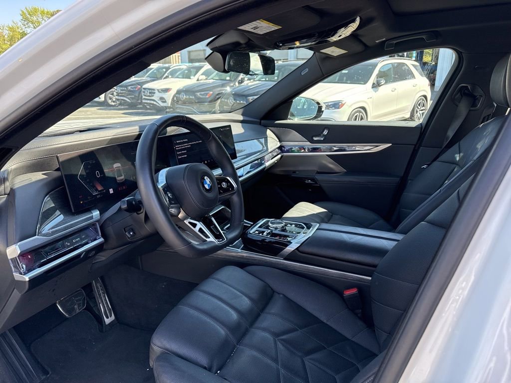 Used 2025 BMW 740i xDrive AWD/4WD image 7