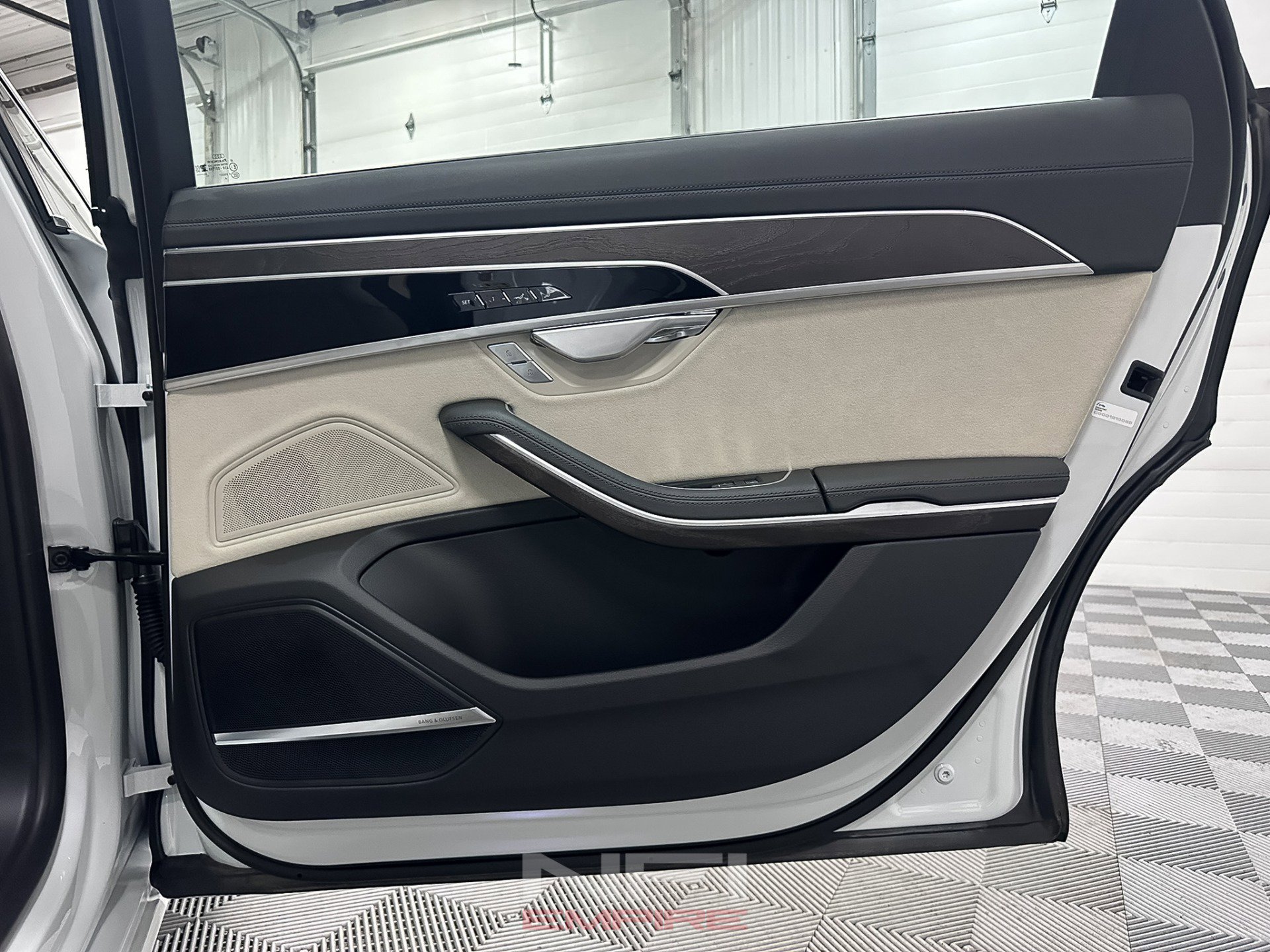 Used 2024 Audi A8 L 3.0T image 43