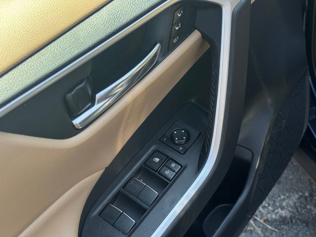 Used 2020 Toyota RAV4 XLE Premium image 19