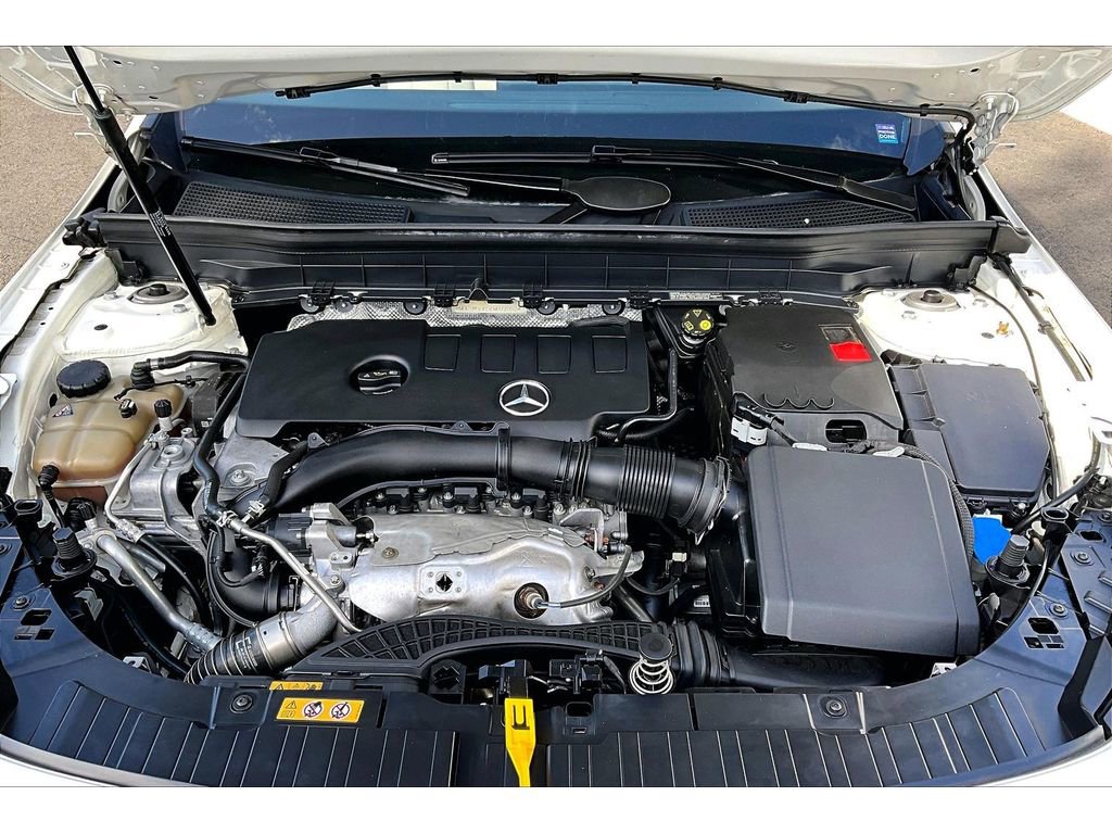 Used 2020 Mercedes-Benz GLB 250 w/ Premium Package image 10