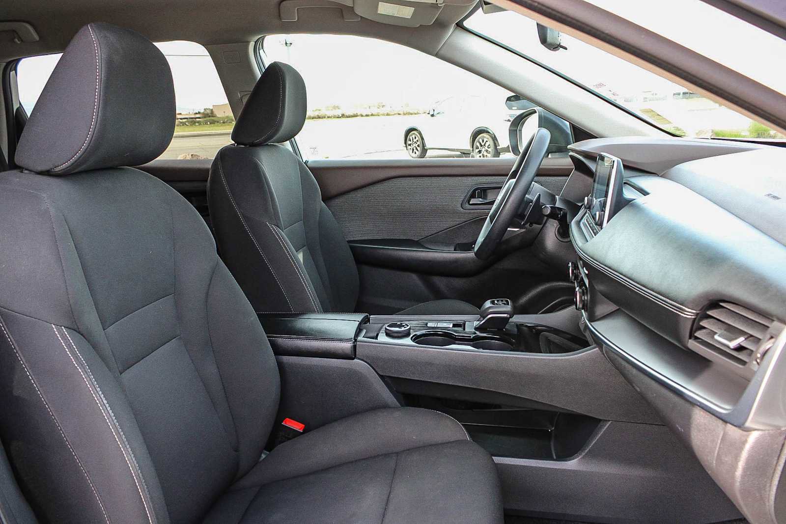 Used 2023 Nissan Rogue S image 15