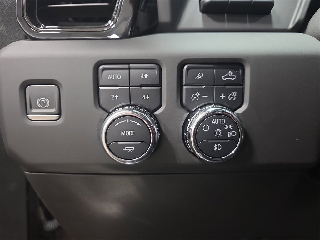 Used 2023 GMC Sierra 1500 AT4 w/ Technology Package image 28