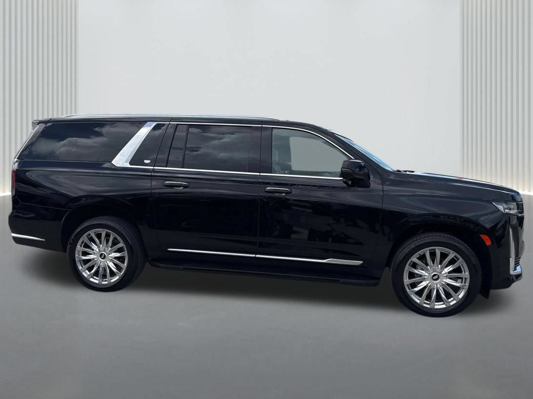 Used 2023 Cadillac Escalade ESV Premium Luxury w/ LPO, Illumination Package AWD/4WD image 4