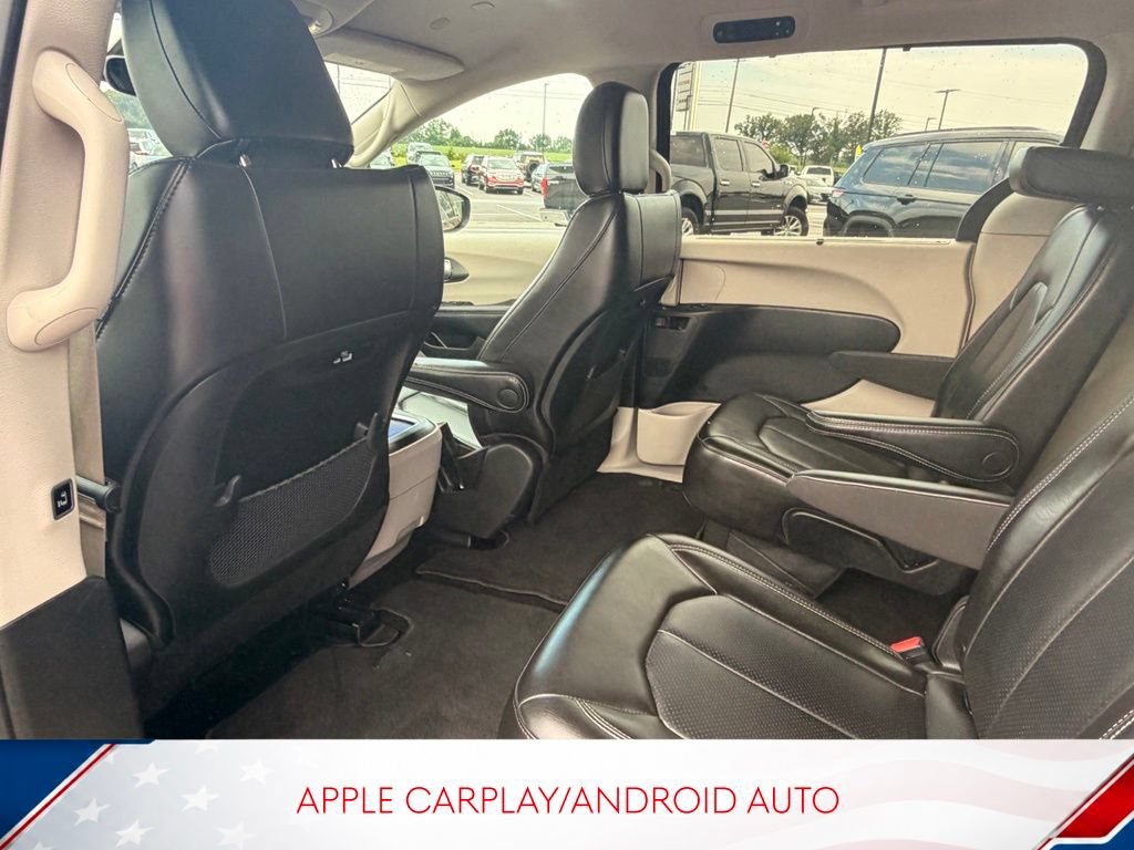Used 2023 Chrysler Pacifica Touring-L FWD image 13