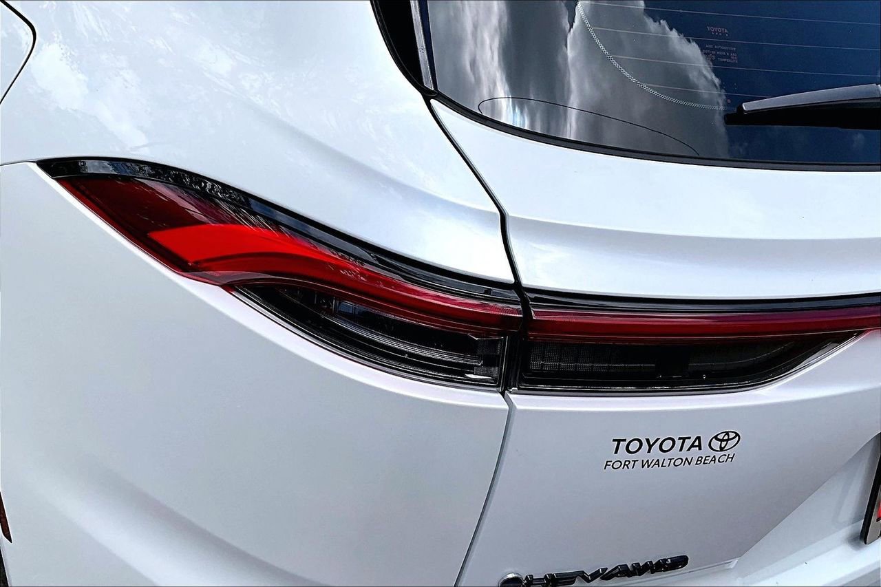 Used 2025 Toyota Crown Signia w/ Advanced Technology Package image 20