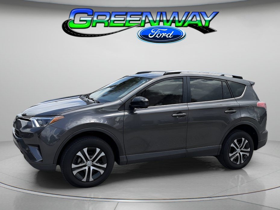 Used 2017 Toyota RAV4 LE FWD video 1