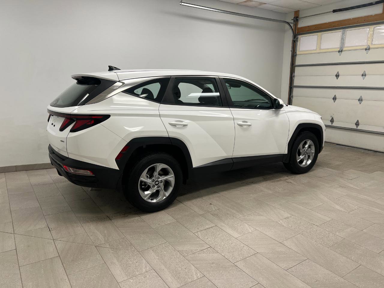 Used 2024 Hyundai Tucson SE image 15