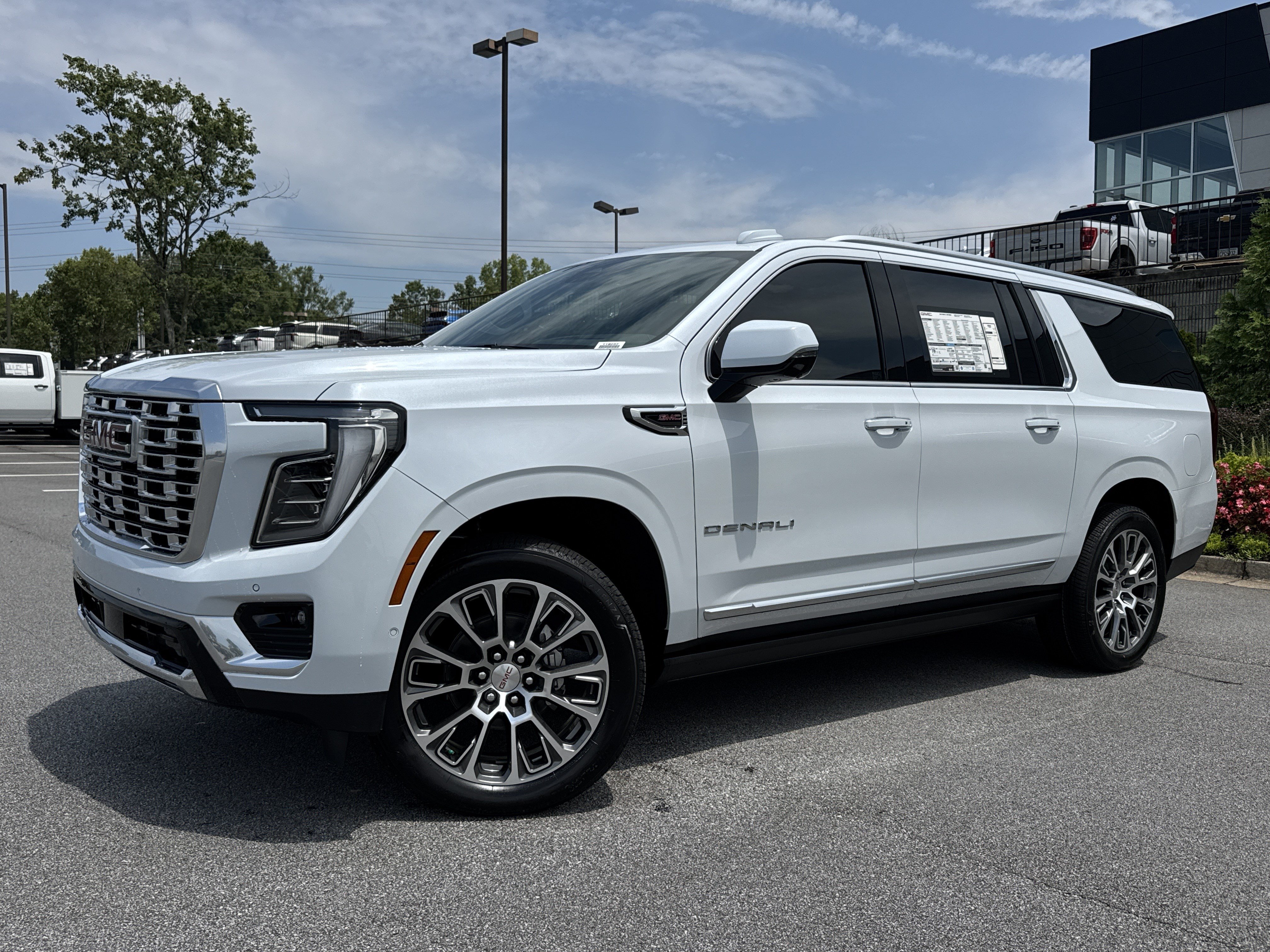 New 2026 GMC Yukon XL Denali w/ Denali Reserve Package AWD/4WD image 5