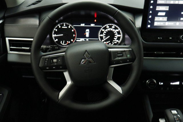 New 2026 Mitsubishi Outlander FWD image 20