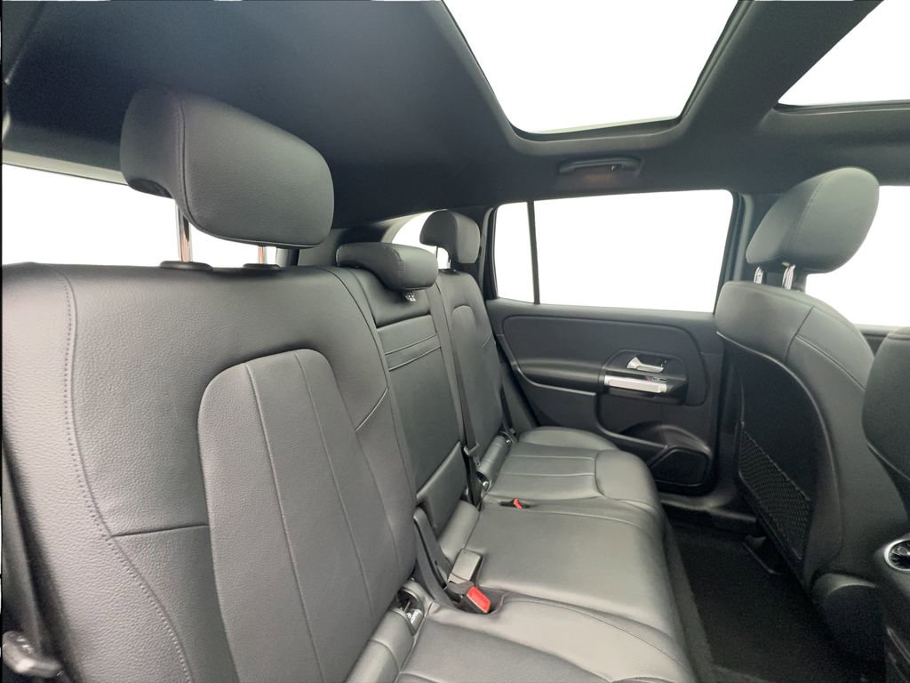 Used 2022 Mercedes-Benz GLB 250 4MATIC w/ Premium Package Lite image 26