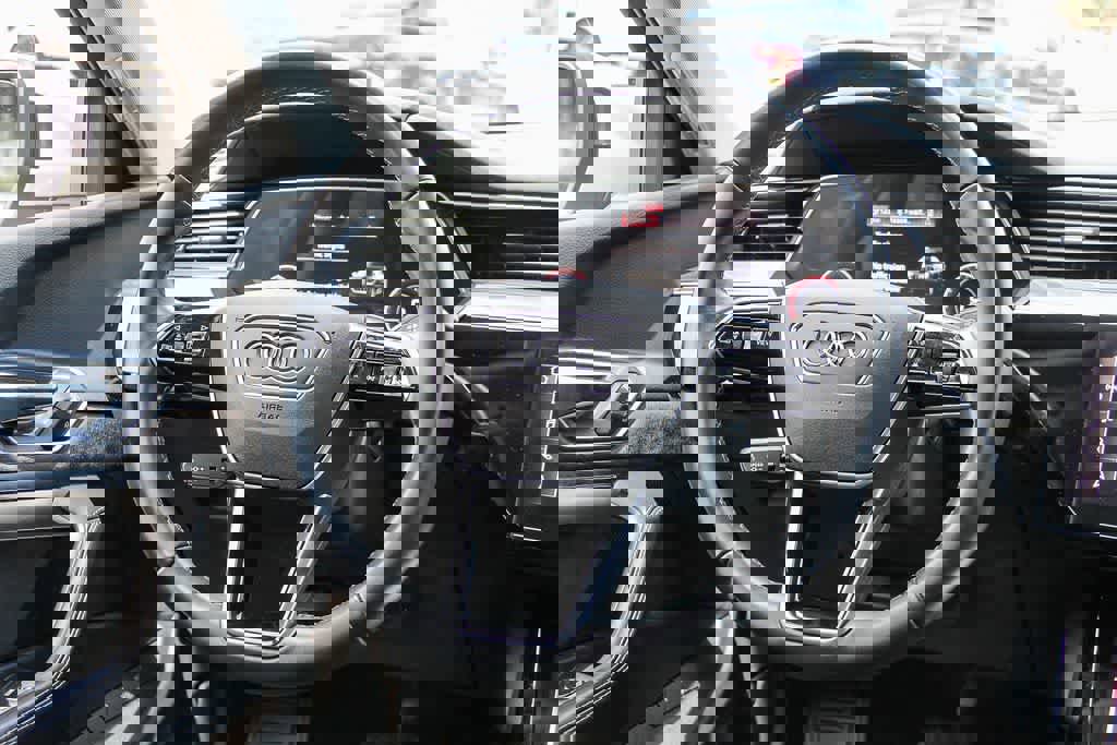 Used 2022 Audi e-tron Prestige w/ Prestige Package image 16