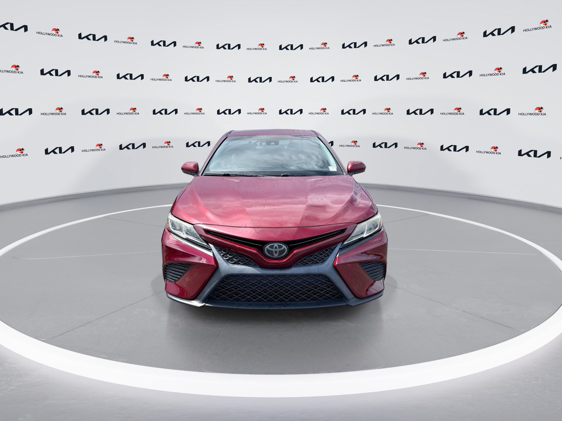 Used 2018 Toyota Camry SE FWD image 3