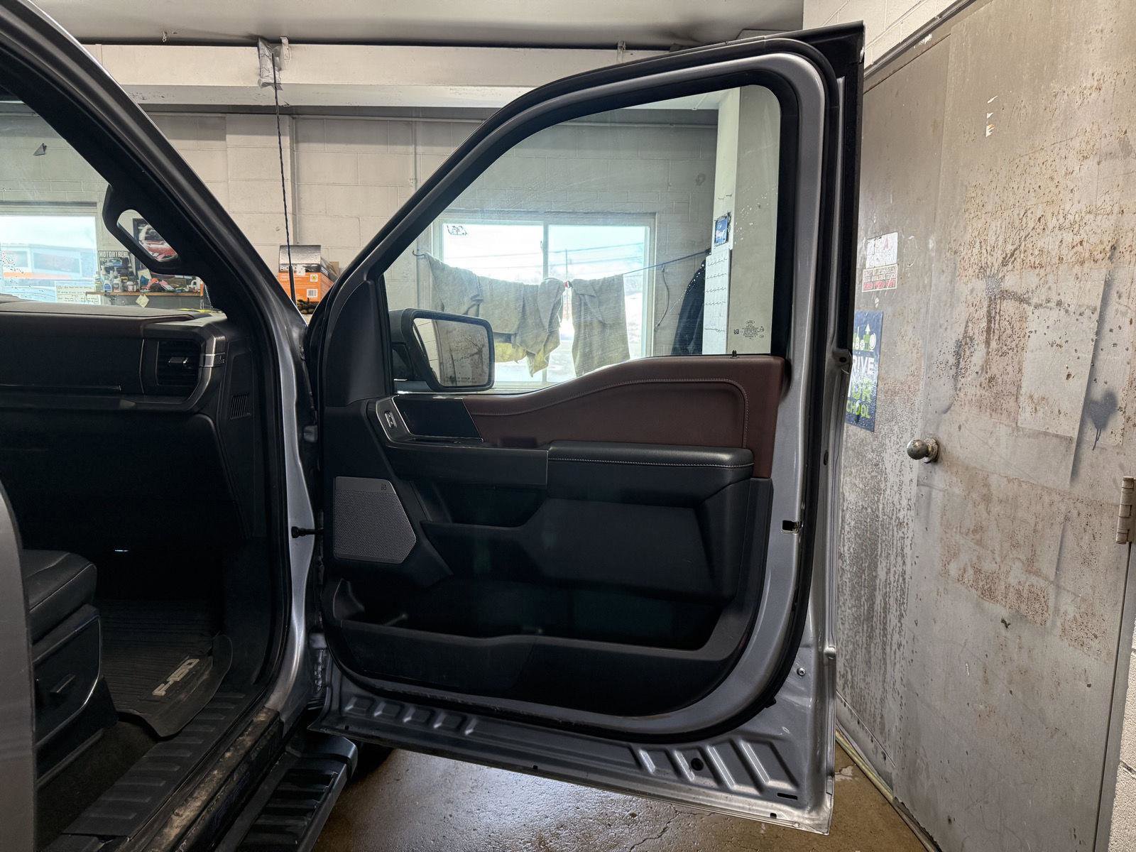 Used 2022 Ford F150 Lariat w/ Max Trailer Tow Package image 25