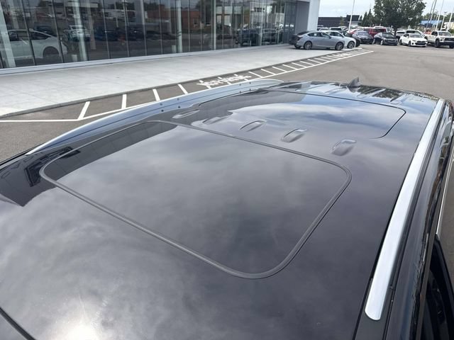 Used 2022 Buick Enclave Avenir w/ Avenir Technology Package AWD/4WD image 14
