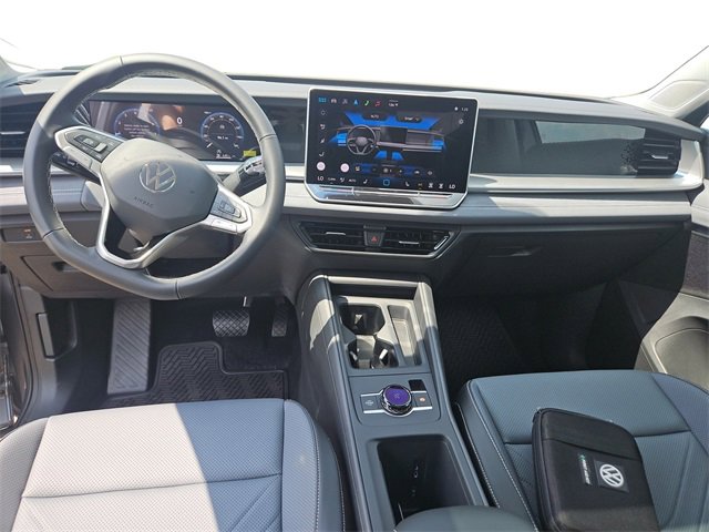 New 2025 Volkswagen Tiguan SE image 12