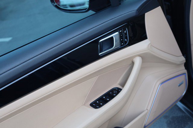 Used 2017 Porsche Panamera image 22