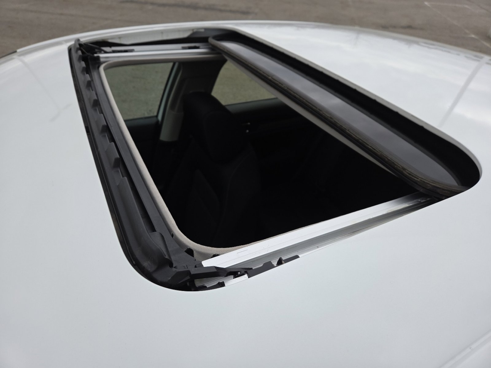 Used 2022 Honda Civic EX image 4