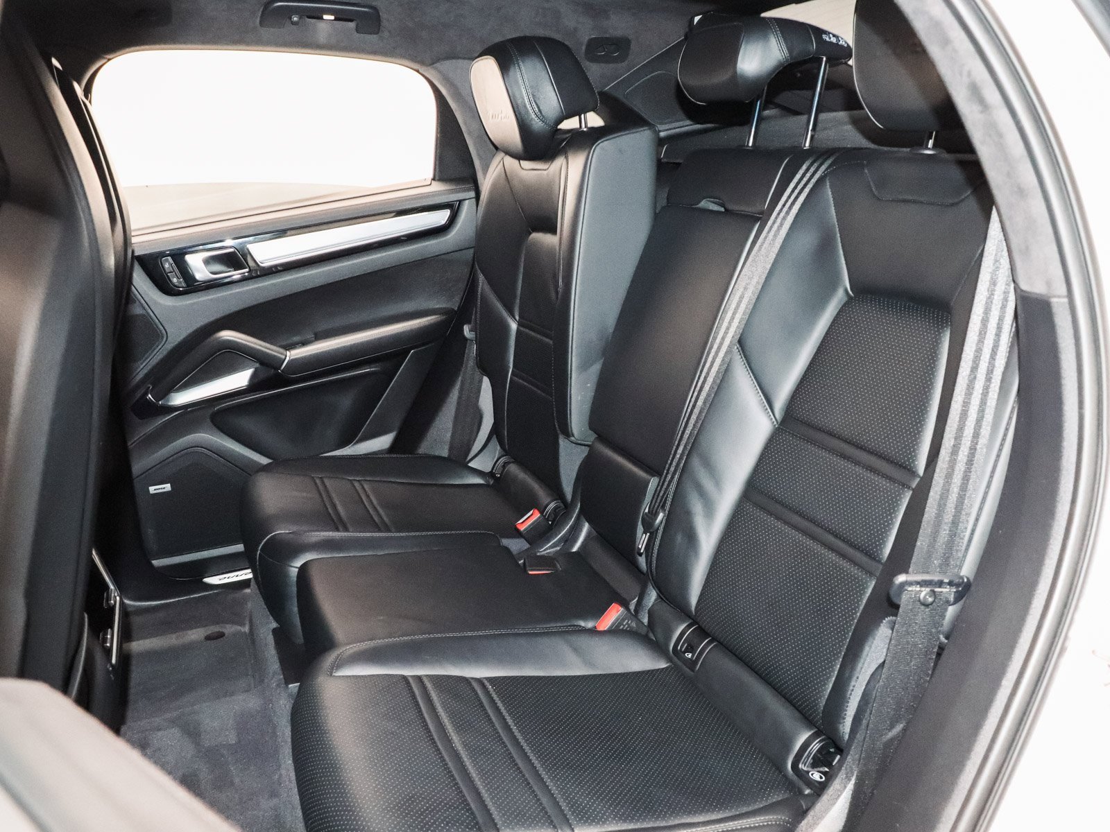 Used 2020 Porsche Cayenne Turbo image 22