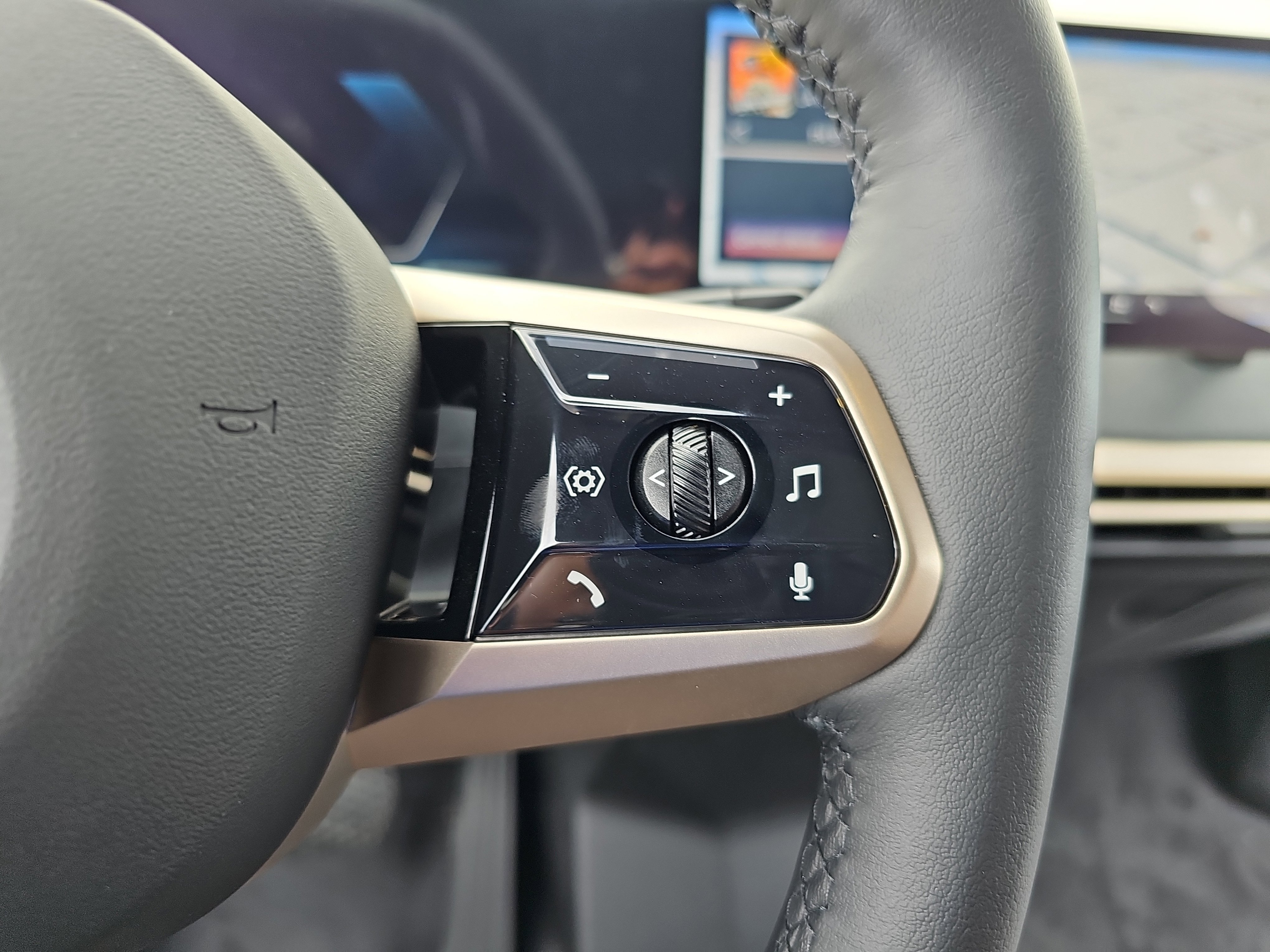 New 2026 BMW iX xDrive60 w/ Premium Package image 18