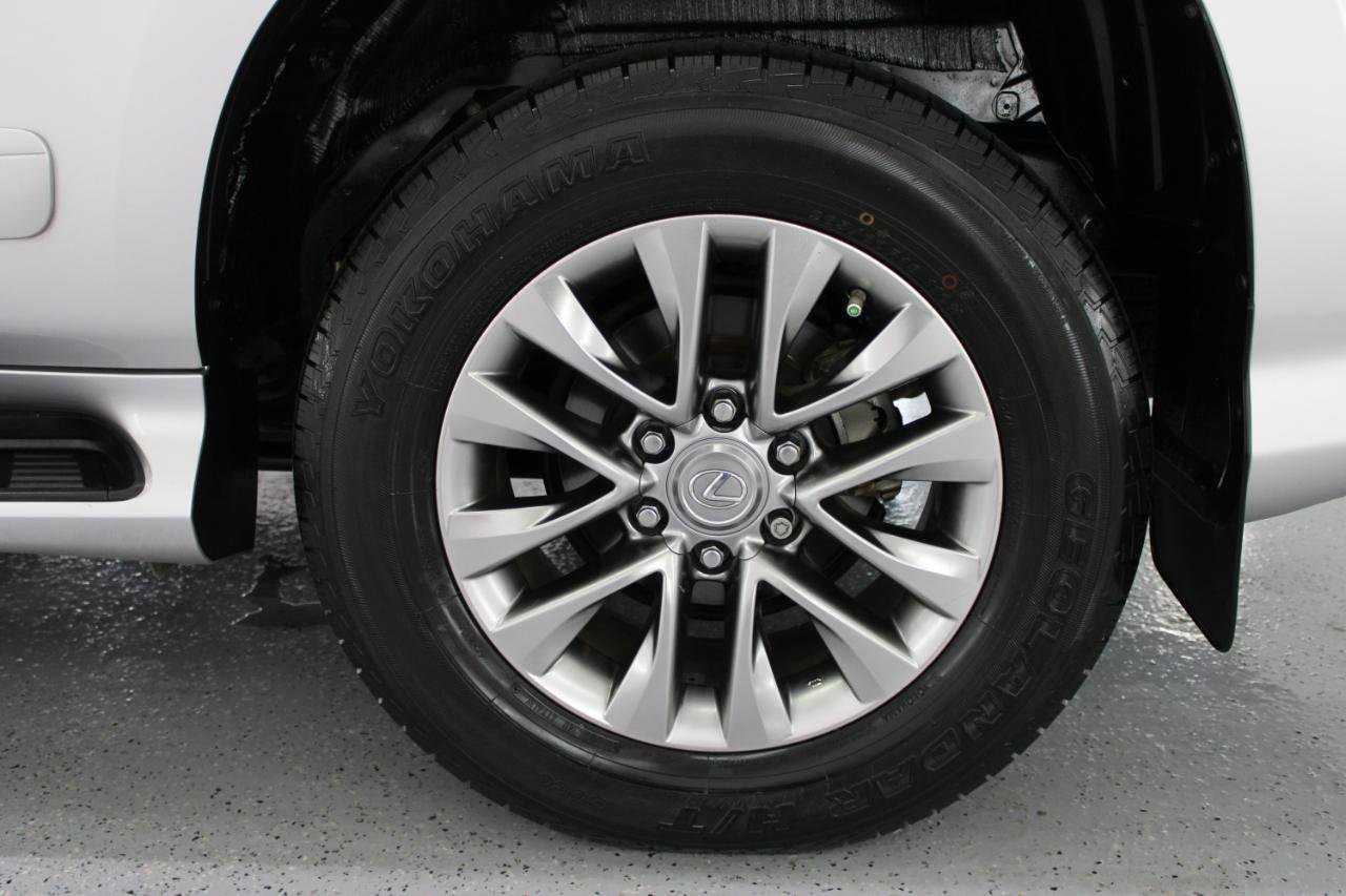 Used 2018 Lexus GX 460 Luxury w/ Preferred Accessory Package image 85