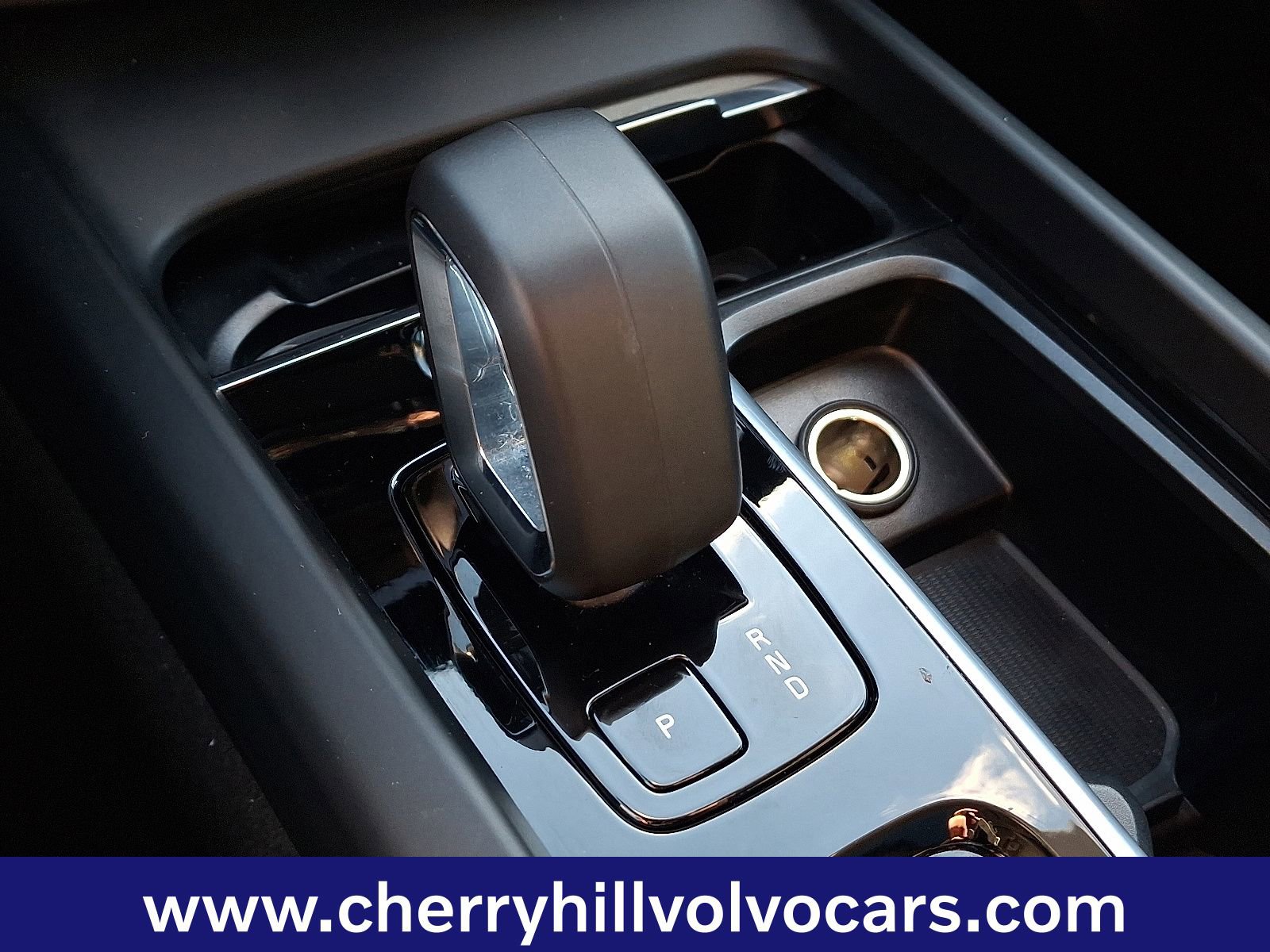 Certified 2025 Volvo XC60 B5 Plus image 16