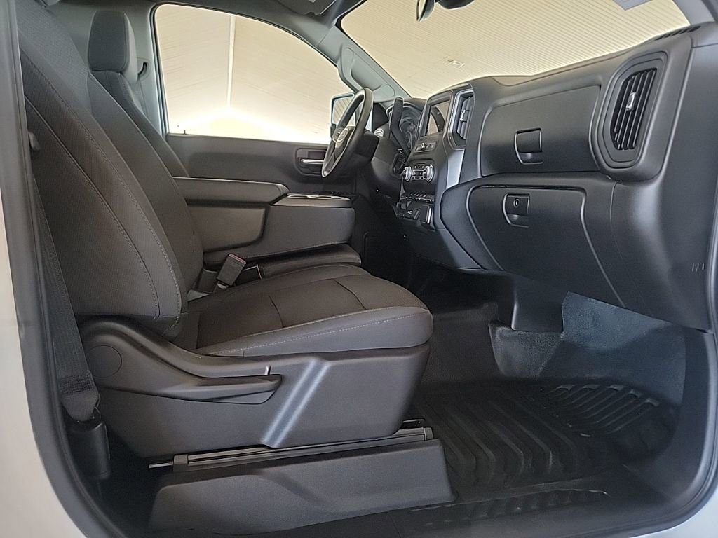 Used 2025 GMC Sierra 3500 Pro w/ Convenience Package image 7