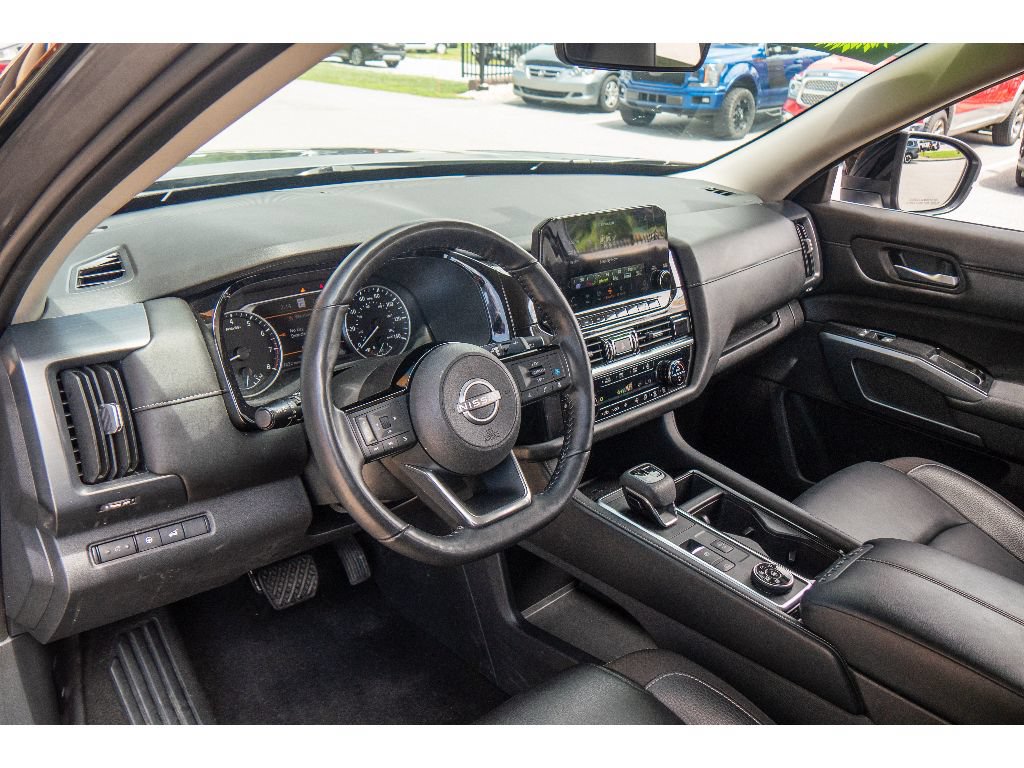 Used 2023 Nissan Pathfinder SL w/ Black Appearance Package AWD/4WD image 13