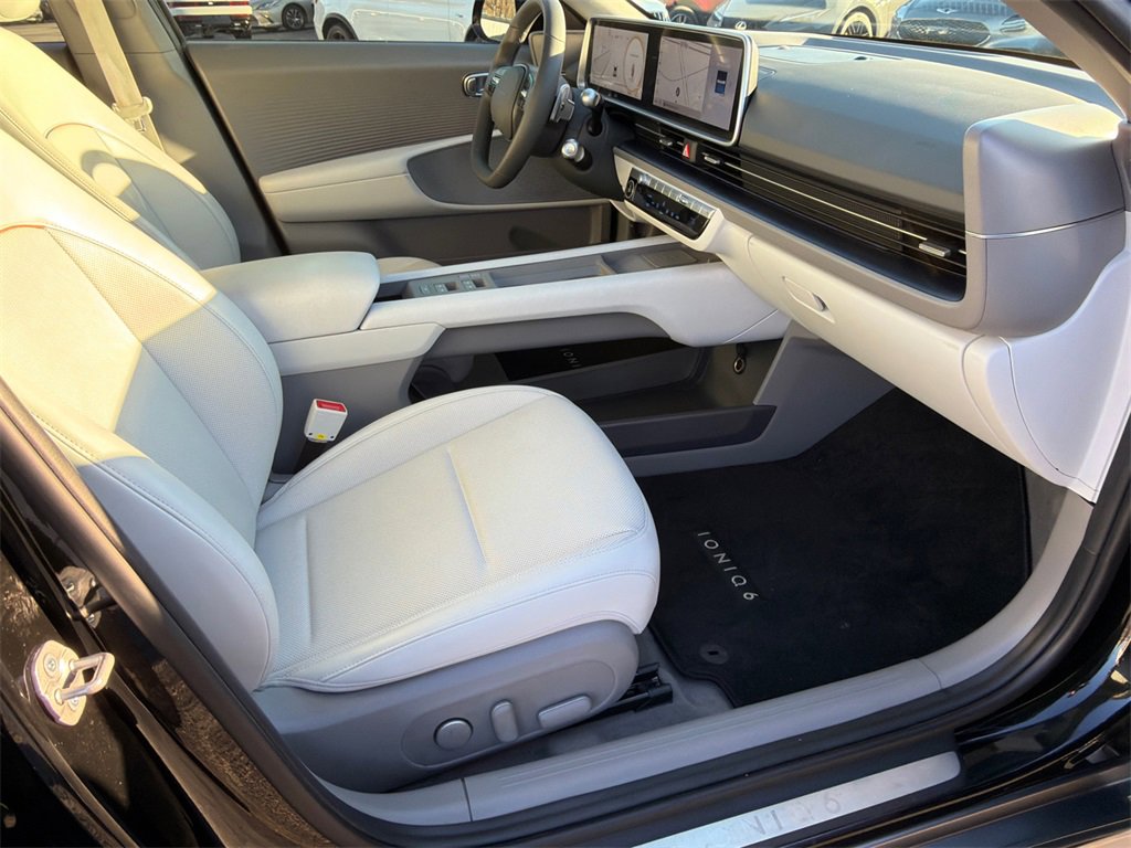 Used 2025 Hyundai Ioniq 6 Limited image 13